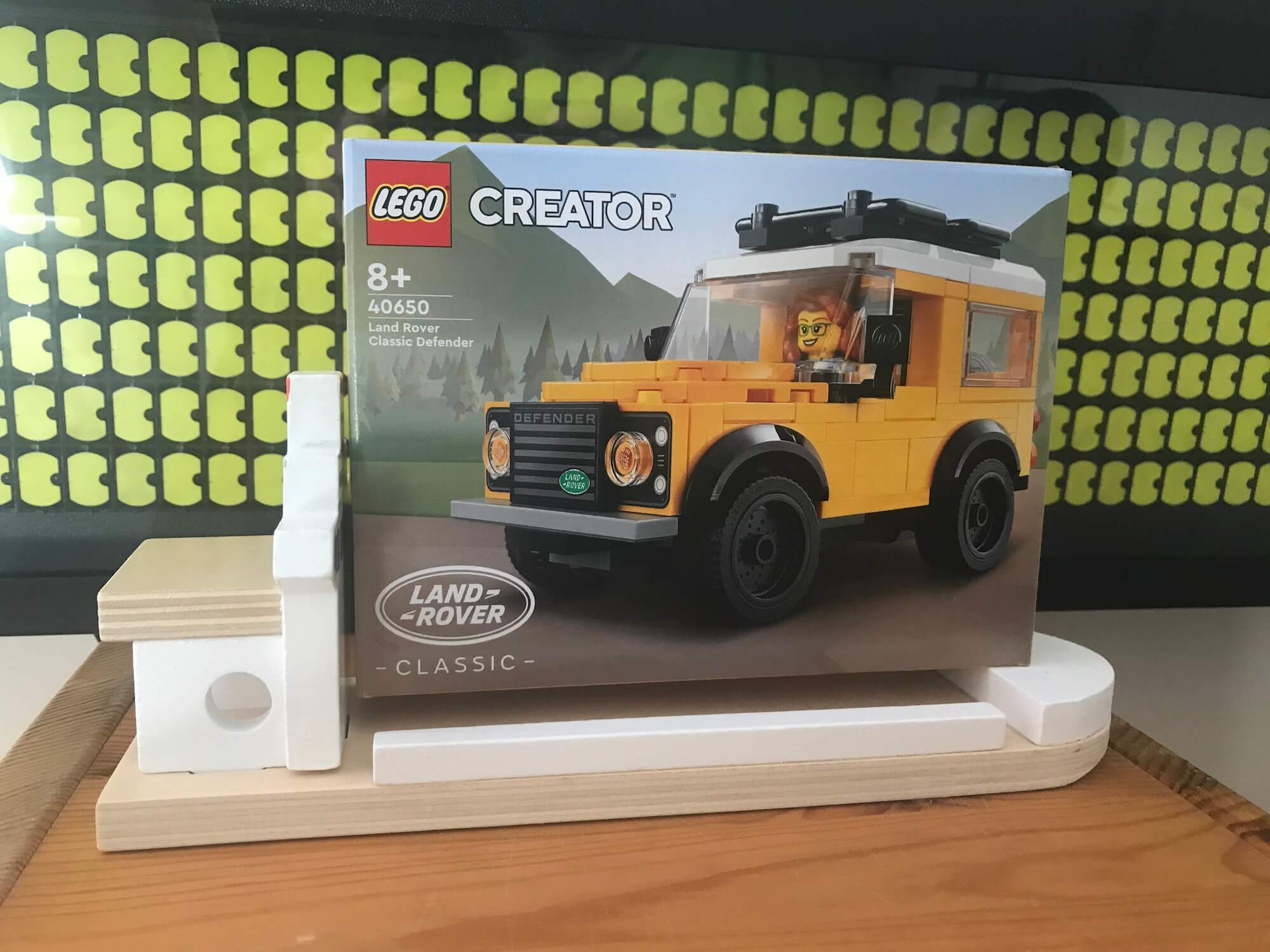 Building the Lego Creator Land Rover Defender Set