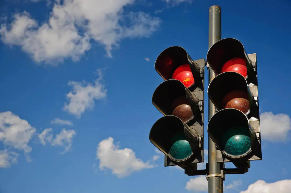 Playing with Raspberry Pi: Traffic Lights with a Finite State Machine