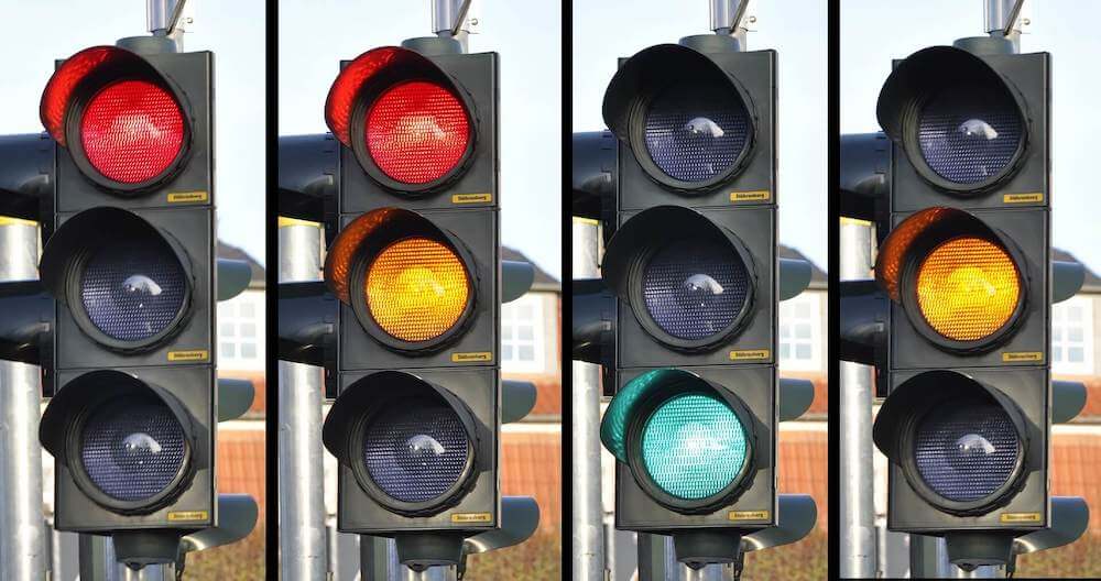 Playing with Raspberry Pi and Python: Traffic lights